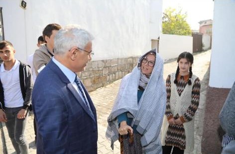 Ayfer Kölük Battalgazi Belediye Başkanımız ile hasbıhal ederken.